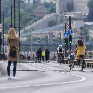 A pünkösdi hosszú hétvégén is szabad a pesti alsó rakpart