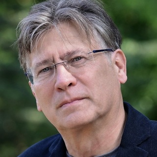 Szijjártó a legnagyobb nemzetbiztonsági kockázat, mégis marad a helyén