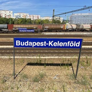 Egy órára a vonaton ragadtak az utasok Kelenföldtől párszáz méterre