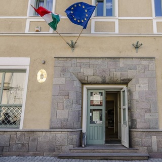 Hétfőtől lehet átvenni a szavazási levélcsomagokat a külképviseleteken