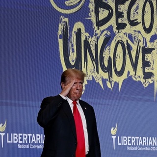 Füttykoncert Donald Trump beszéde közben