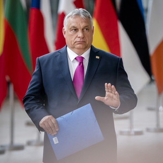 A szélsőjobb AfD-vel még Orbán sem akar „összebújni”