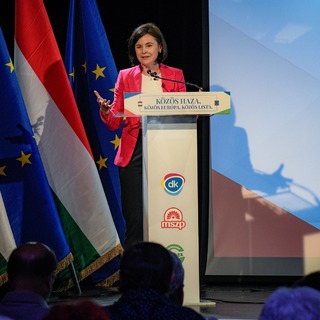 Kunhalmi Ágnes: nem fikció, hogy jólétbe lehet emelni a magyar embereket