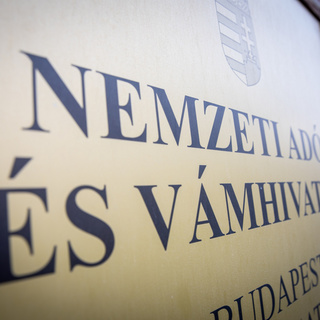 61 féle adót szed a magyar kormány