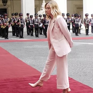 Meloni csak táborát teszteli, így is fejhosszal vezeti az európai választások olasz mezőnyét