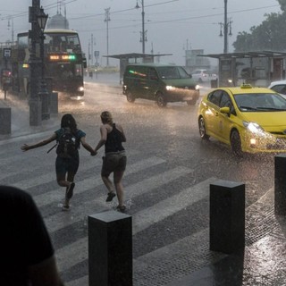 Pénteken több hullámban lehet eső