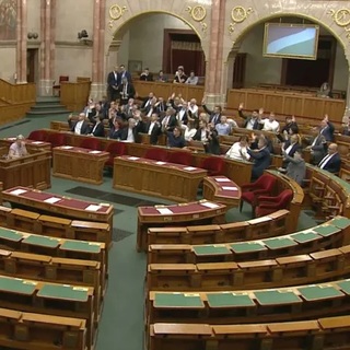 A kormánypártok kihagyták a Parlament ülését, így a napirendet sem elfogadták el