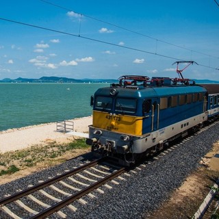 Érdemes megfogadni a MÁV tanácsait a Balatonhoz utazóknak