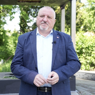 Komjáthi: a kormány belehazudja a pénzt az emberek zsebébe