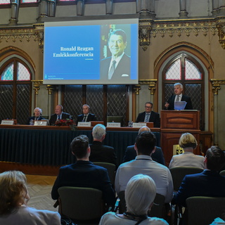 Semjén Zsolt: erősítsen bennünket Ronald Reagan példája
