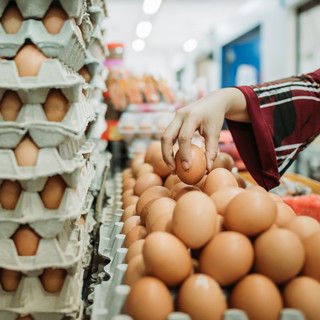 A tojástermelők szerint olcsó külföldi tojásokkal veszélyezteti a magyar piacot a Penny Market