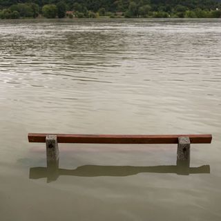 Tetőzik a Duna Nagybajcsnál