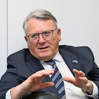 Nyitottabb döntéshozatalt, szociálisabb Európát ígér a szocialista csúcsjelölt