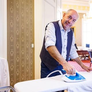 Az államfő ahol tud, segít