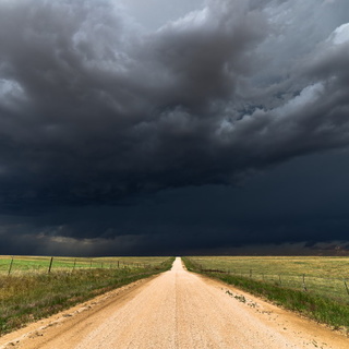 Másodfokú riasztást adtak ki hevesebb zivatarok veszélye miatt