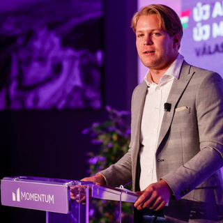 Donáth Anna után, a Momentum teljes elnöksége is lemond