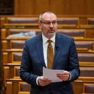 Nem válaszolt az államtitkár arra, hogy miért nem emelik a családi pótlékot