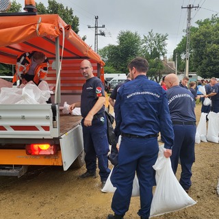 Börtönőrök is segítik a védekezést Körmendnél
