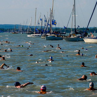 Több mint tízezer indulóra számítanak a Balaton-átúszáson