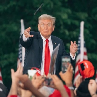 Trump átírja a történelmet és világra szóló győzelmeiről szónokol