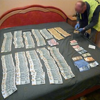 Online csalásokból származó 436 milliós vagyont foglaltak le a nyomozók