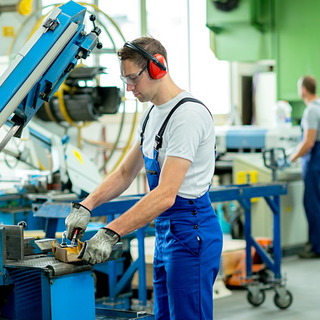 KSH: az ipari termelés 6,4 százalékkal nőtt áprilisban, nagyot zuhant az akkumulátorgyártás