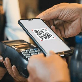 Újabb szöget vernek Magyarországon a készpénz koporsójába