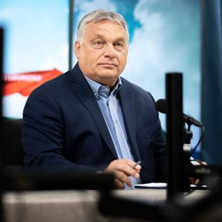 Orbán Viktor lelassította a háború felé száguldó vonatot