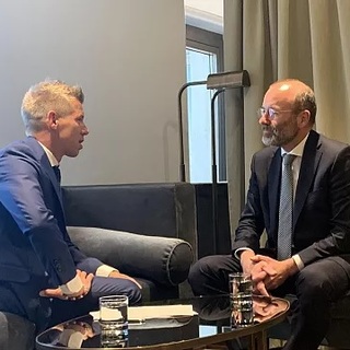 Manfred Weber az Euronewsnak: „nyitva áll az ajtó" Magyar Péterék előtt a Néppártban