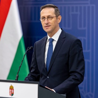 Varga Mihálynak 41 milliárdot kell előteremtenie a kórházi adósságokra