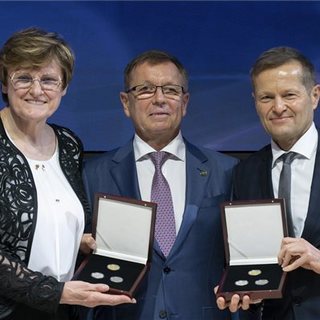 Karikó Katalin és Krausz Ferenc tiszteletére emlékérmét bocsátott ki az MNB