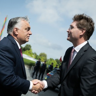 Orbán a német-magyar meccs előtt beugrott a Mercedes vezérigazgatójához