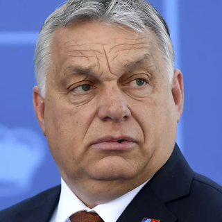 Orbánt már elküldik az asztaltól