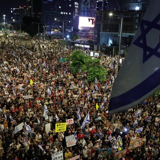 Izraelben tömegtüntetéseken követeltek túszalkut és kormányváltást szombaton este