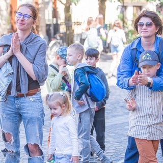 Több mint tizenhatezren érkeztek Ukrajnából szombaton, csak 49-en maradnak itt