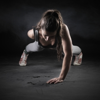 Most pedig képzeljük el, hogy csináltunk harminc fekvőtámaszt!