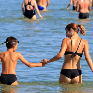 Ennyivel emelkedtek a balatoni strandbelépők