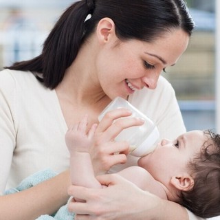 Jelentősen emelkedik a leadott anyatejért járó összeg