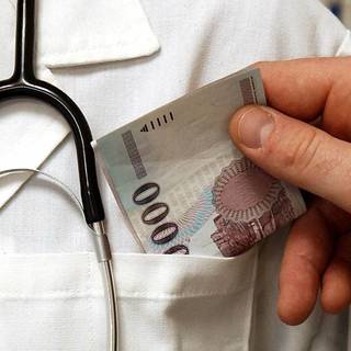 Kiderült, ennyi egészségügyi dolgozó ellen indult eljárás hálapénz miatt