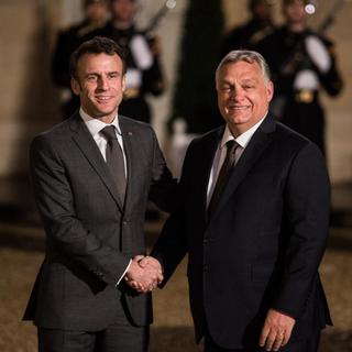 Szerdán Párizsban találkozik Macron és Orbán