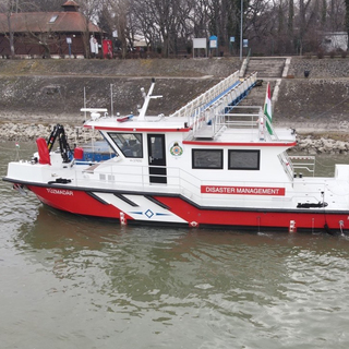 Katasztrófavédők lepik el a Duna Margit-szigeti szakaszát