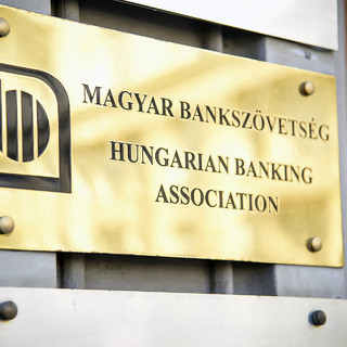 Kiakadt a bankszövetség a kormányra, visszautasítják, hogy háborús időkben extraprofitra tettek volna szert