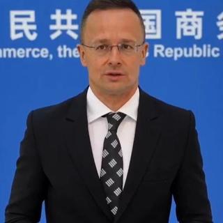 Szijjártó Péter: hatalmas tragédia lenne a NATO Kína-ellenes blokká válása