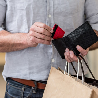 Készpénz vagy kártya, kinek éri meg?