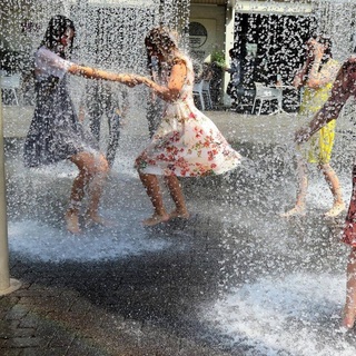 Magas napi középhőmérséklet, zivatarok és nagyon erős UV-B sugárzás is várható a hétvégén