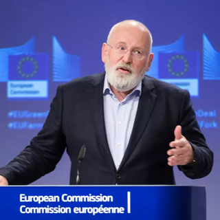 Lemondott két uniós biztos