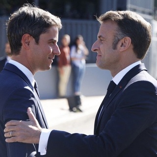 Ügyvivő kormánnyá alakul a leköszönő francia kormány