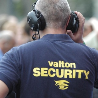 Százmilliókat kap a Valton követségek védelméért