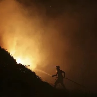 Egyre több helyen lángol a növényzet a Balkánon