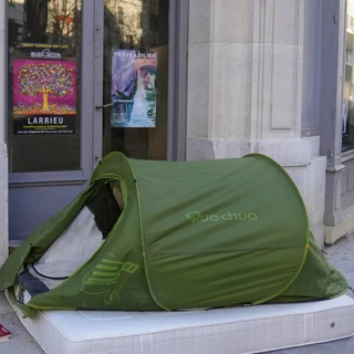 Az olimpia idejére kitették Párizsból a hajléktalanokat